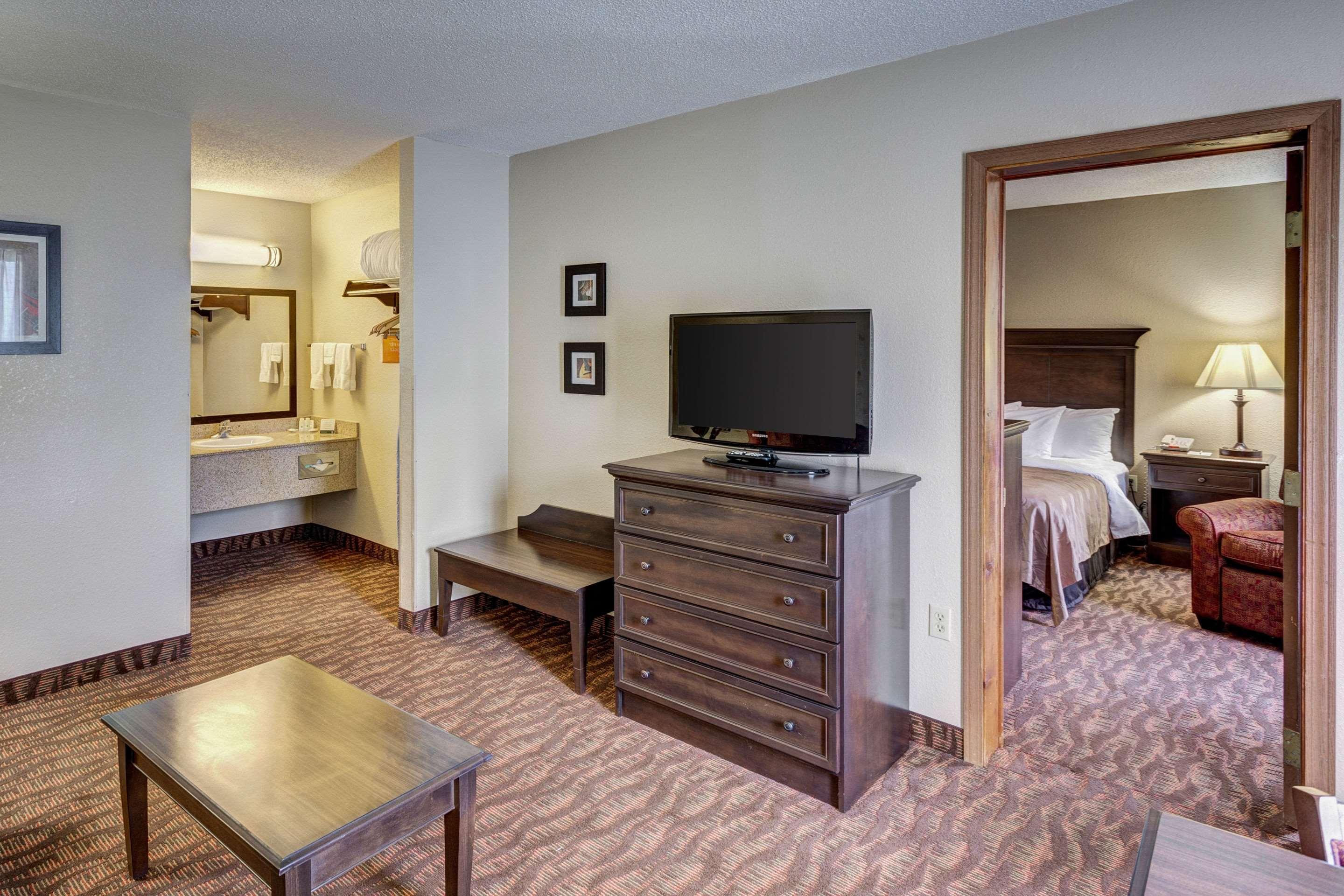 בראנסון Quality Inn West מראה חיצוני תמונה