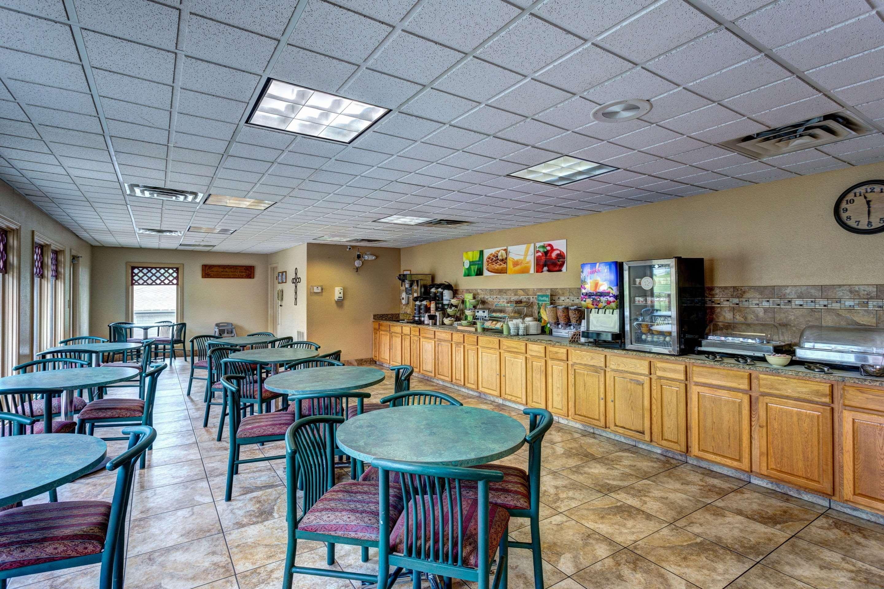 בראנסון Quality Inn West מראה חיצוני תמונה