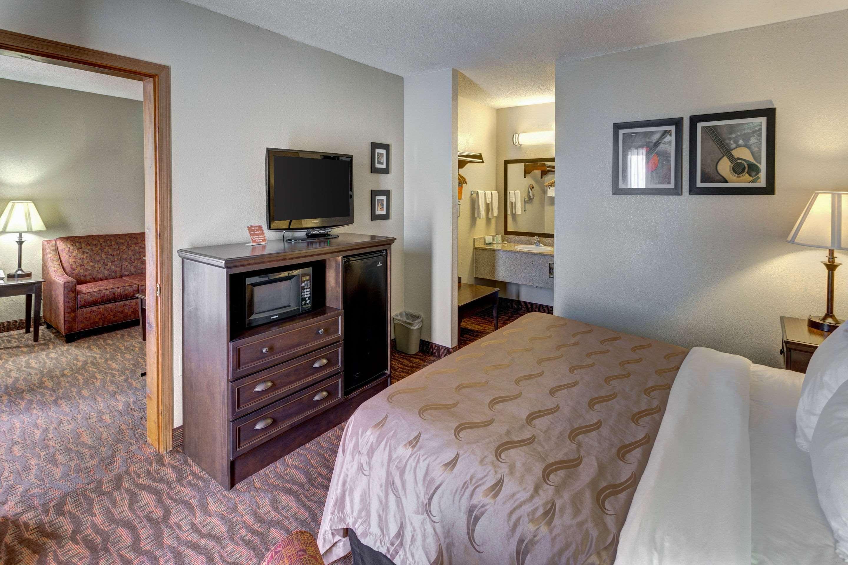בראנסון Quality Inn West מראה חיצוני תמונה