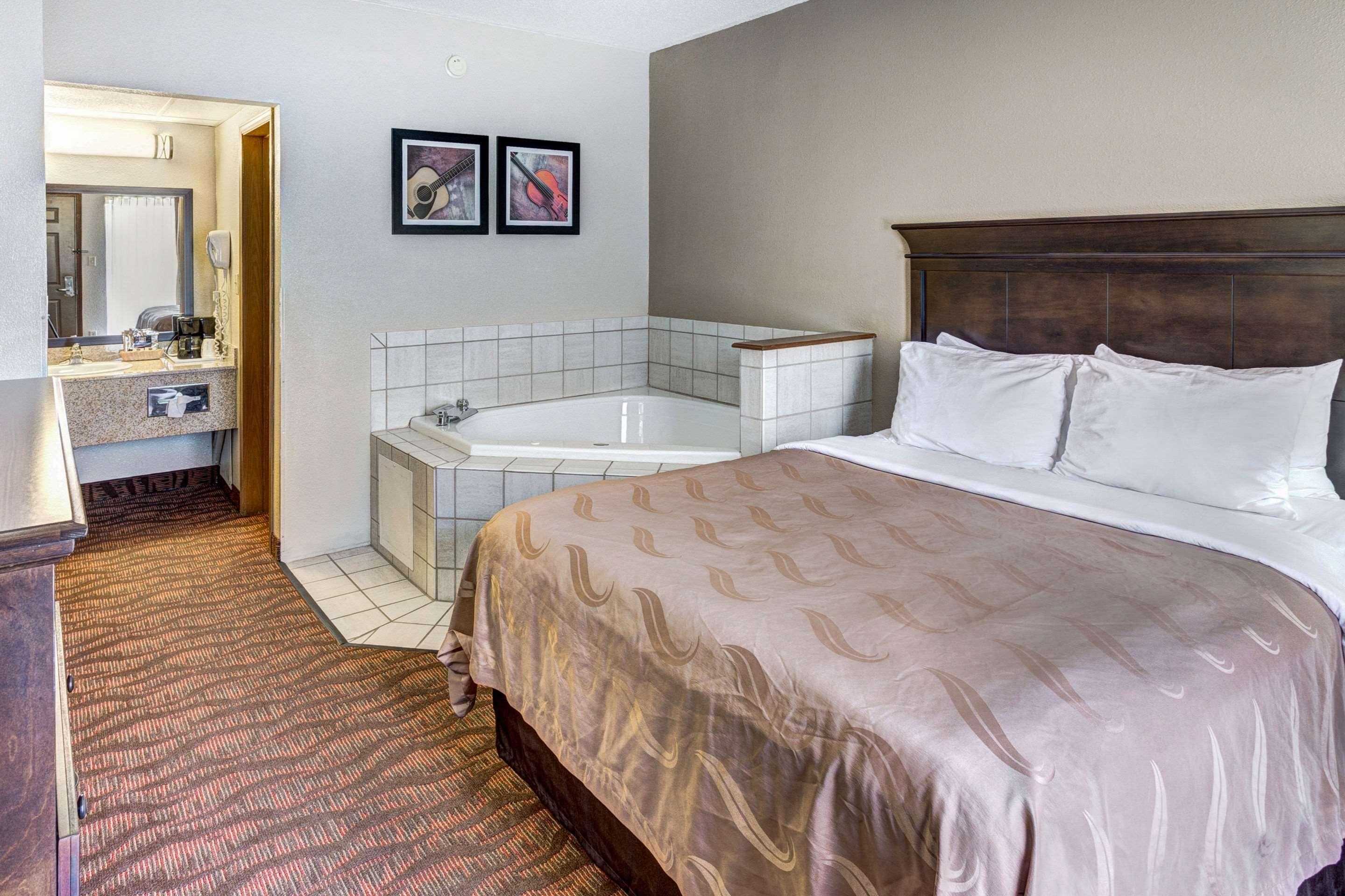 בראנסון Quality Inn West מראה חיצוני תמונה