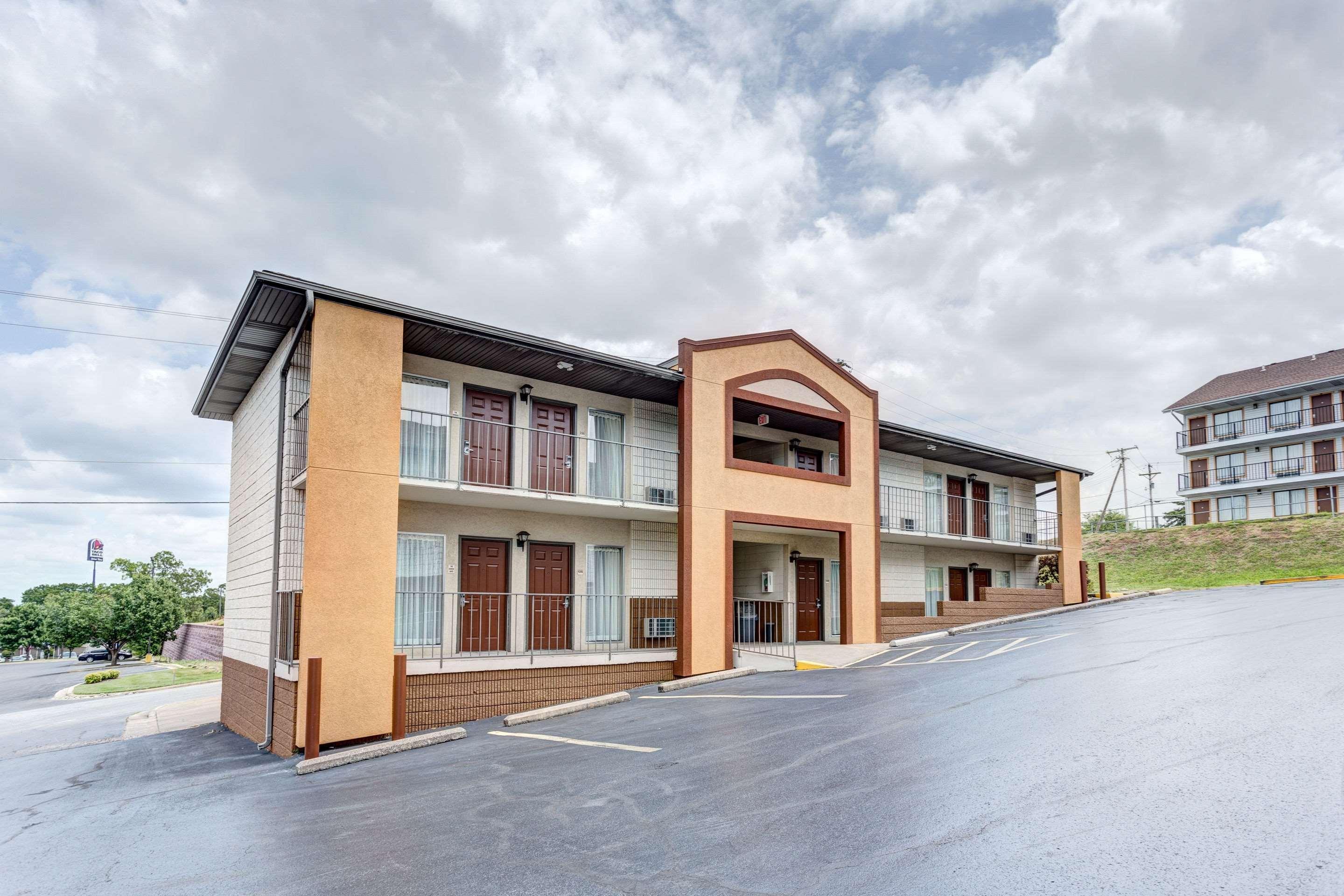 בראנסון Quality Inn West מראה חיצוני תמונה
