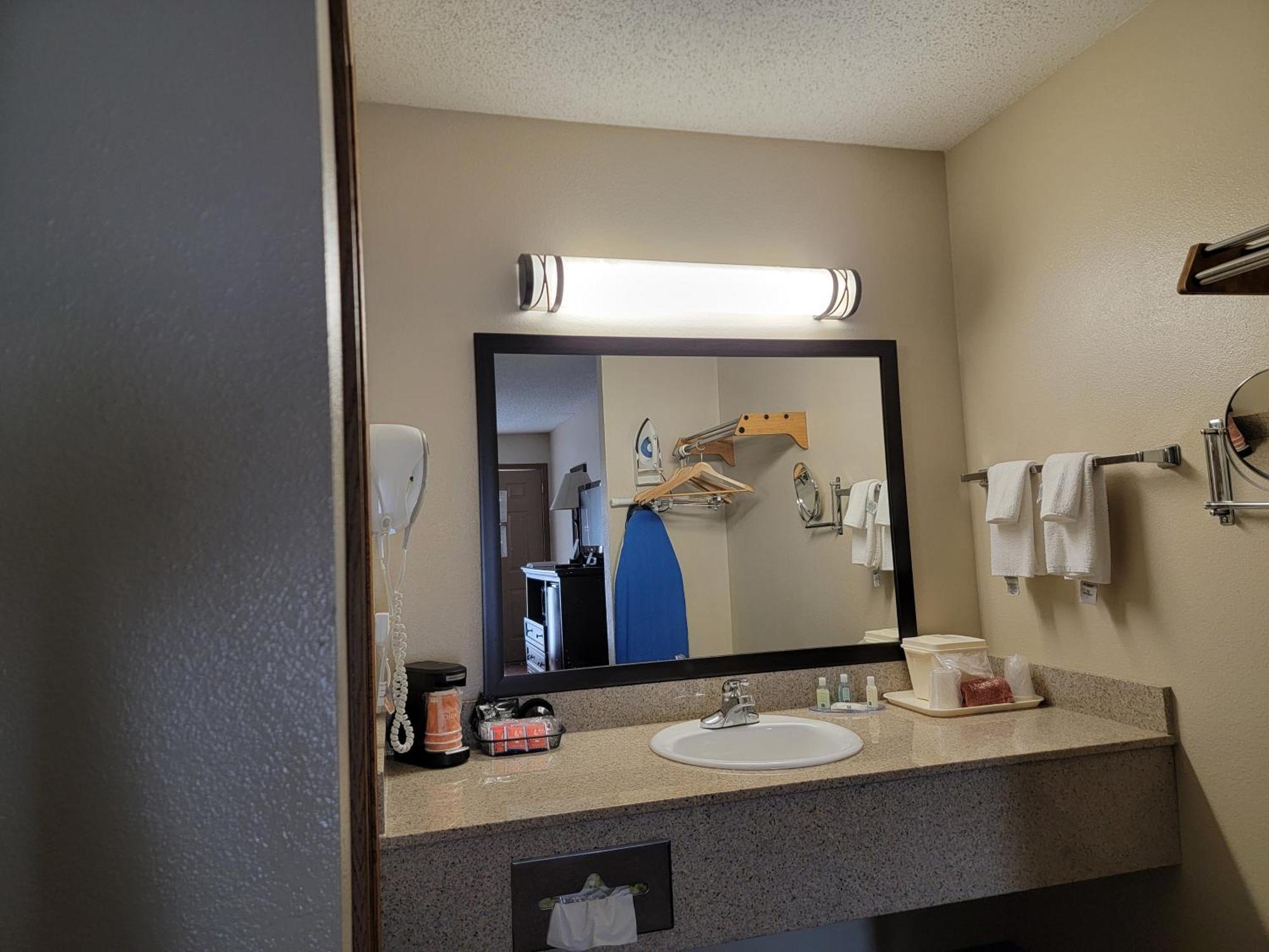 בראנסון Quality Inn West מראה חיצוני תמונה