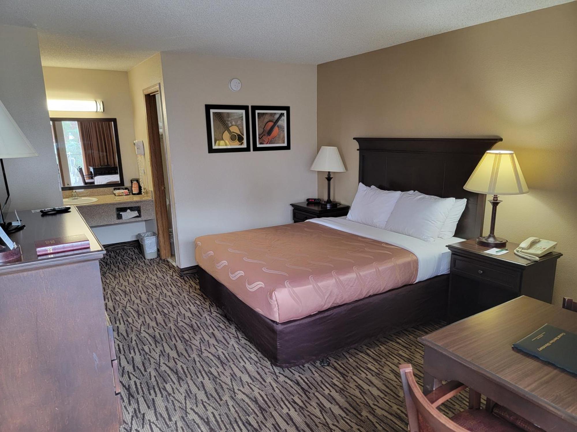 בראנסון Quality Inn West מראה חיצוני תמונה